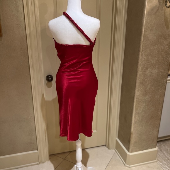 Red silky size 2 versatile strap cocktail party dress - Picture 5 of 11